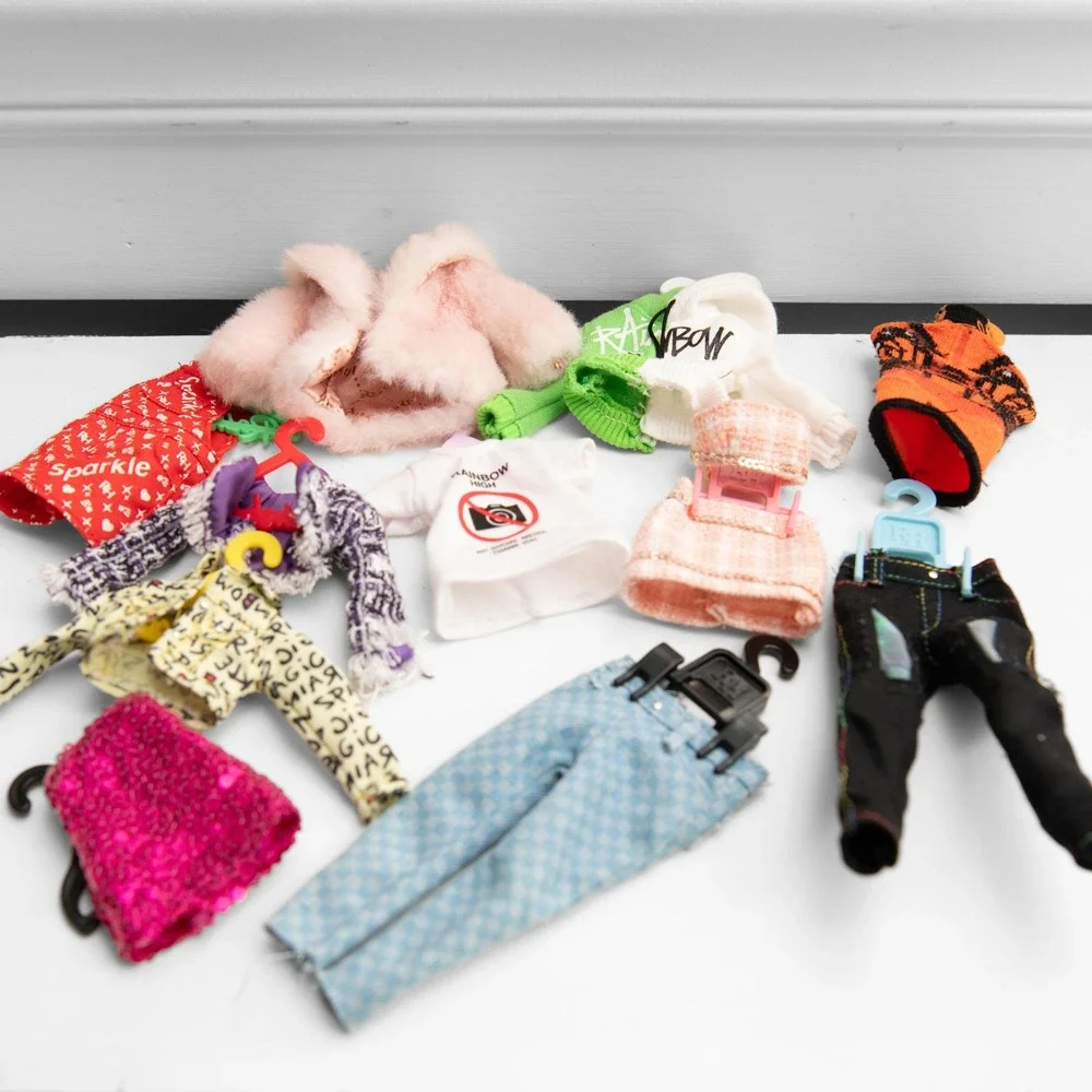 Rainbow High Deluxe Fashion Closet Playset with Dolls Clothes and Accessories